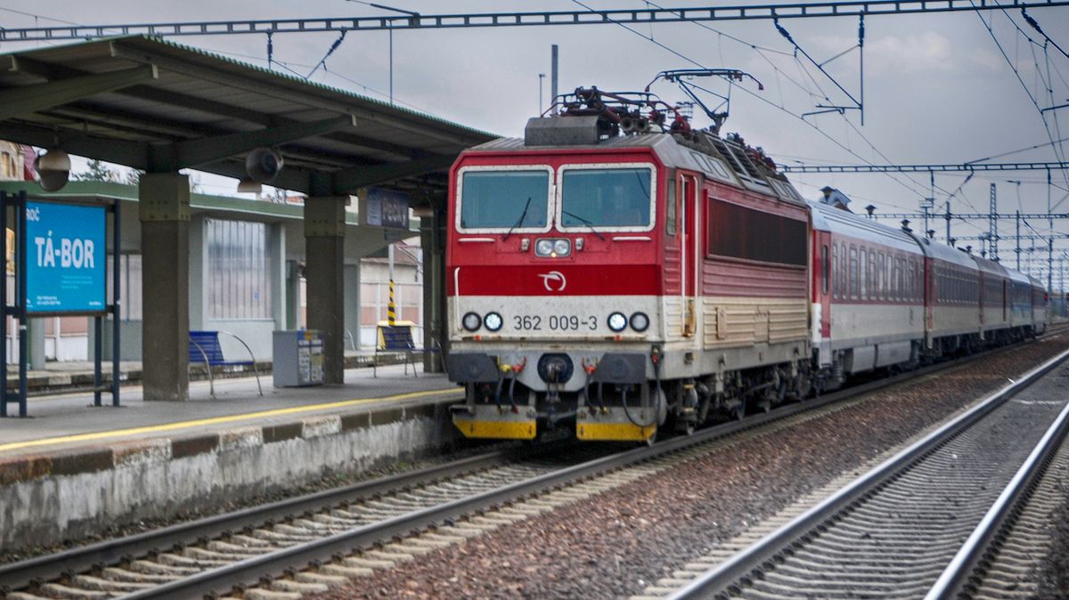Noční vlak srazil na východě Slovenska Čecha
